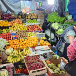 Bajan los precios en frutas y verduras por el cambio de temporada en el Mercado San Miguel